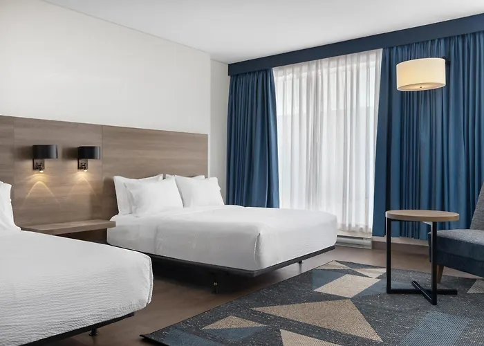 Family Hotel: Holiday Inn Express Montreal Airport - St-Laurent By Ihg